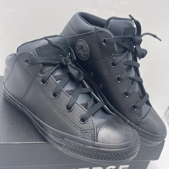 Converse WMNS A05102C
CTAS AXEL MID
BLACK/BLACK/BLACK
Sneakers - Picture 6 of 16